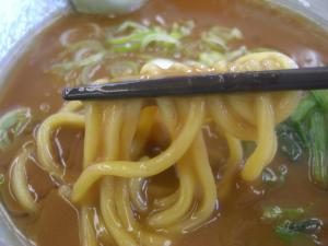 10060110山岡家・極濃和風魚介とんこつつけ麺　麺 in スープ