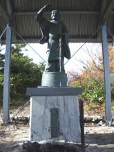 前武尊山のヤマトタケル像