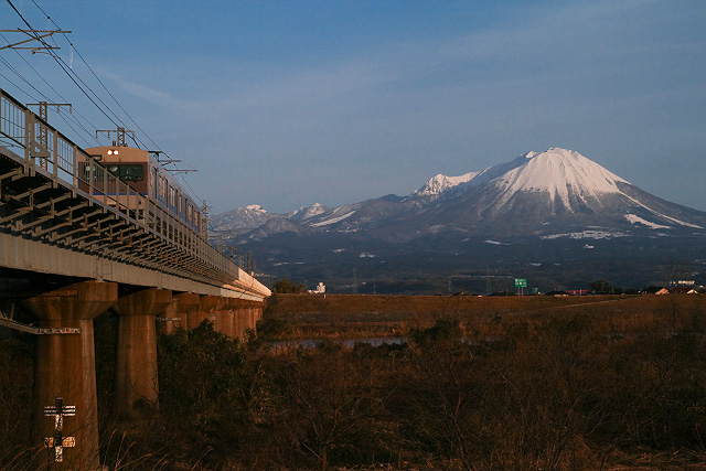 日野日野橋より大山を望む