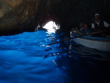 青の洞窟はボートで探検REVdownsize