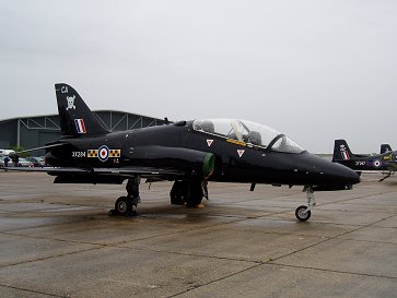 DuxfordIWMに飛来した100Sqの黒のBAeHaｗk　REVdownsize