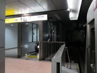 秋葉原駅のホーム終端に新設された上りエスカレータ。